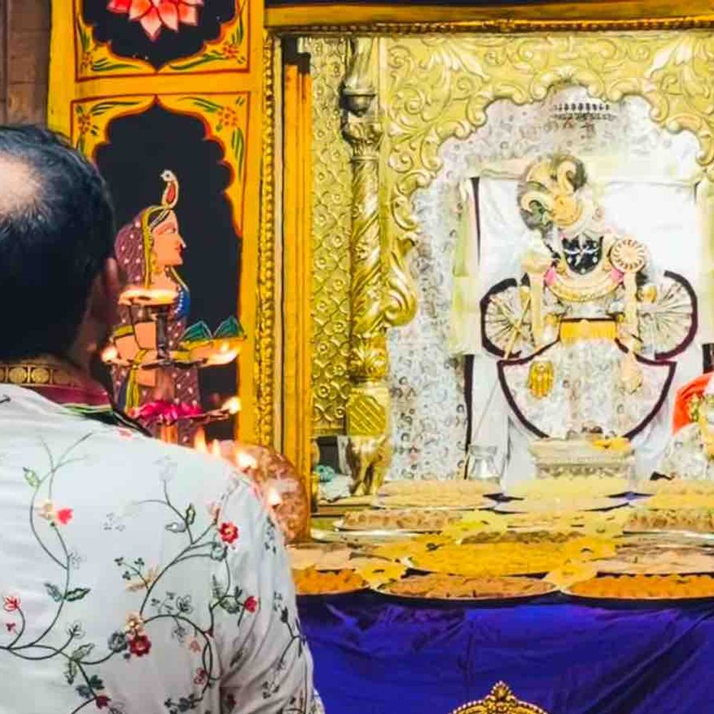 દ્વારકાધીશના દરબારમાં કુંડલા ભોગ ધરાવાયો:જગતમંદિરમાં ભાવિકોએ દિવ્ય દર્શન કર્યા