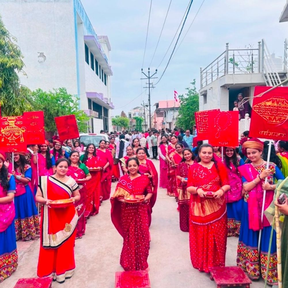 લબ્ધિપ્રભ સુરીશ્વરજી આદિ ઠાણા-૪નો સહકારનગર જૈન ઉપાશ્રયમાં ભવ્ય ચાતુર્માસ પ્રવેશ:ઝવેરીજિનથી દેરાસર સુધી બેન્ડવાજા સાથે નીકળ્યું સામૈયું, શ્રાવકો ઉમટ્યા