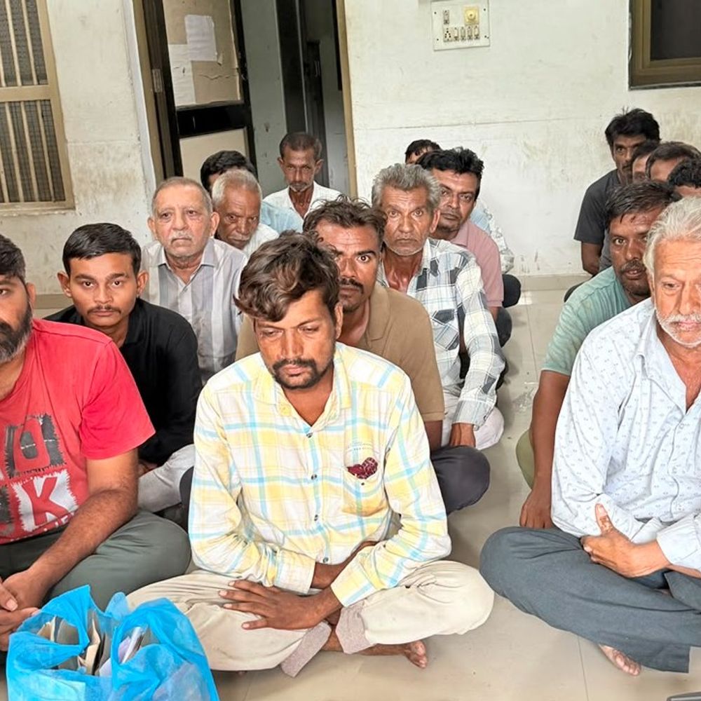 સ્થાનિક પોલીસ સૂતી રહીને સ્ટેટ મોનીટરીંગ સેલ જુગારધામ પર ત્રાટકી:વડાલ ગામે મકાનની બાજુમાં ચાલતા વરલી મટકાના મોટા જુગારધામ પર સ્ટેટ મોનીટરીંગ સેલ ત્રાટકી, લાખોની રોકડ અને વાહનો સહિત કુલ 20 શખ્સો સામે ગુનો દાખલ.
