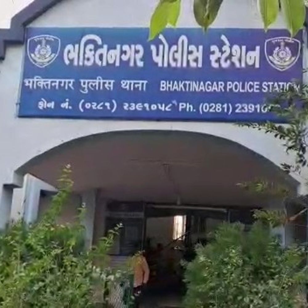 લગ્નના 17 વર્ષ બાદ પતિએ મહિલાને તરછોડી:કહ્યુ-‘તારી સાથે રહેવું નથી’, સાસુએ છુટ્ટું કરવાનું કહી હાથ મરડ્યો; દિયરે ભૂવાને ઘરે બોલાવ્યો હતો