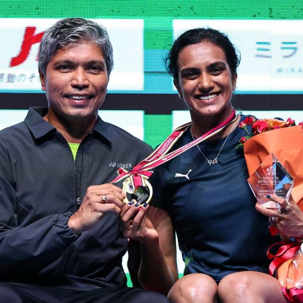 ક્વીન ઇઝ બેક!:પીવી સિંધુએ રચ્યો ઇતિહાસ, જાપાન ઓપન જીતનારી પ્રથમ ભારતીય; 50 મિનિટ ચાલેલી ફાઇનલમાં અકાને યામાગુચીને 21-17, 21-17થી આપી માત