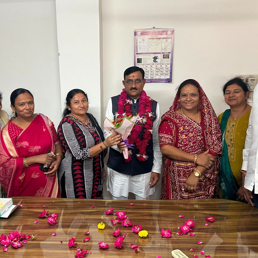 પંચાયતમાં 8 સમિતિના ચેરમેનોની બિનહરીફ વરણી:રાજકોટ જિલ્લામાં વિકાસ કાર્યો વેગવંતા બનાવવા અને રસ્તાના કામોને પ્રાથમિકતા આપવા માટેનો નવનિયુક્ત ચેરમેનોએ કર્યો સંકલ્પ