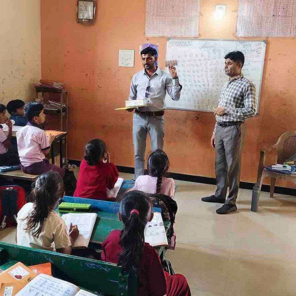 જોગવડ ગામમાં શાળાના બાળકોને WIFS અંતર્ગત માર્ગદર્શન:ચાંદીપુરા વાયરસ સામે સાવચેતી અને પોરા નાશક કામગીરી પર ભાર