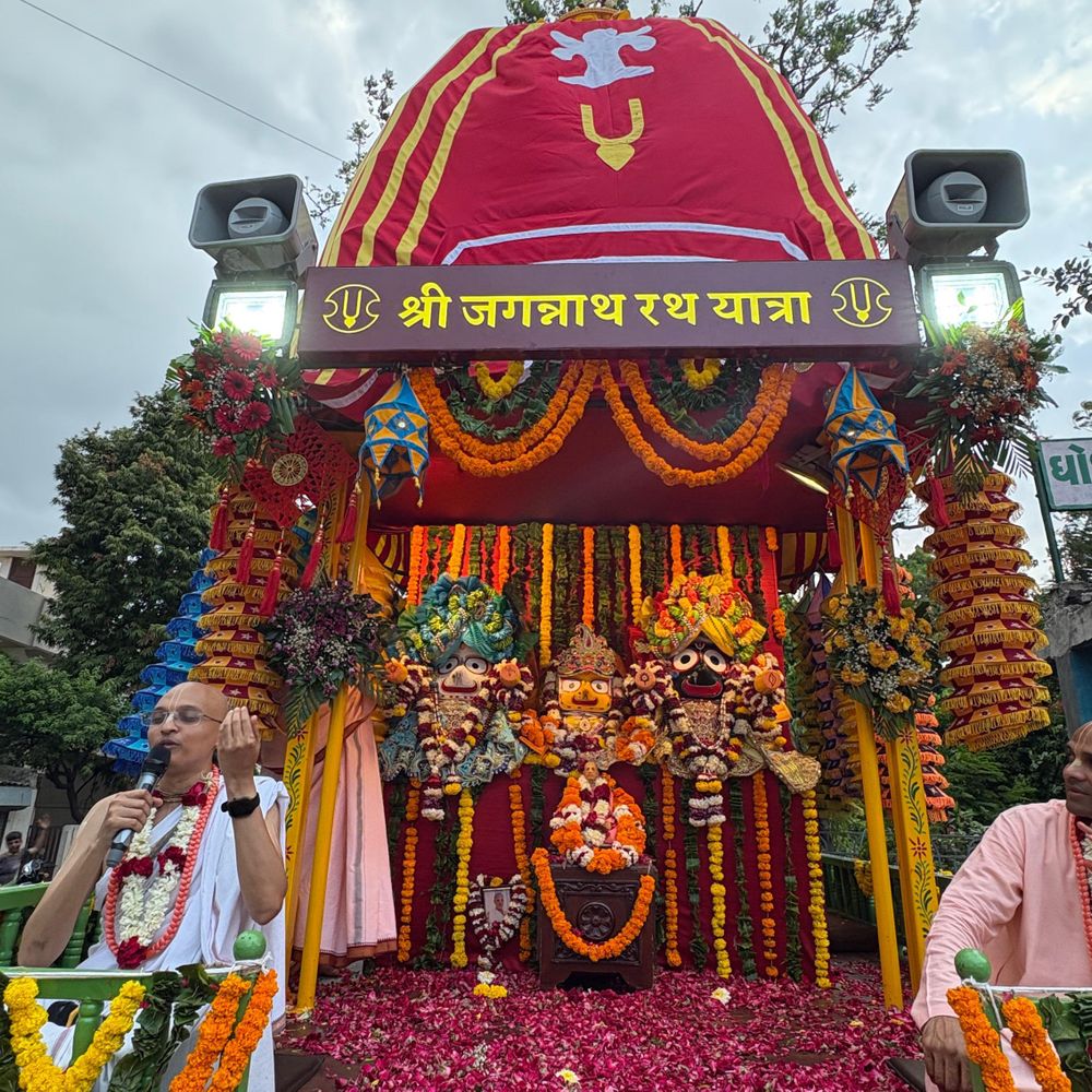 અમદાવાદમાં હરે કૃષ્ણ ભાડજ દ્વારા રથયાત્રા:મણિનગર સેન્ટર દ્વારા આયોજિત રથયાત્રામાં 1000 થી વધુ ભક્તો જોડાયા