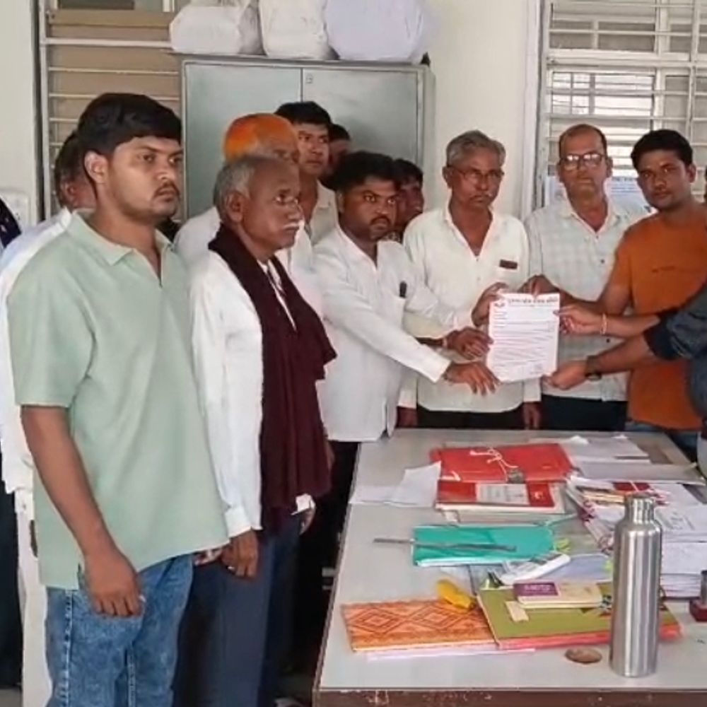 નદીમાં ઝેરી કેમિકયુક્ત પાણી છોડવામાં આવતા સ્વાસ્થ્ય સામે ખતરો:શંખેશ્વરની નદીમાં ઝેરી કેમિકલ ‎ઠાલવનારા સામે કાર્યવાહી કરો‎