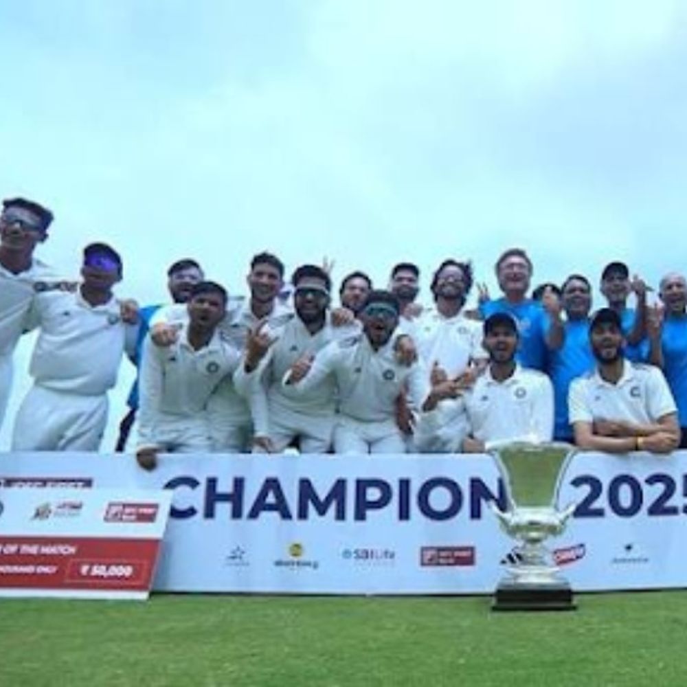 BCCIએ ડોમેસ્ટિક-ઈન્ટરનેશનલ મેચની ટાઇટલ સ્પોન્સરશિપ માટે ટેન્ડર બહાર પાડ્યું:IDFC ફર્સ્ટ બેંકનો કરાર ઑગસ્ટમાં સમાપ્ત થશે, એસોસિયેટ પાર્ટનર માટે પણ બિડ મંગાવવામાં આવી