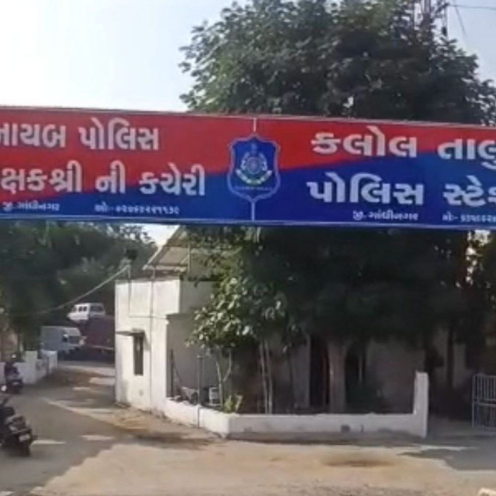ચેક રિટર્નના કેસોમાં સમાધાન માટે ગયેલા પરિવાર પર હુમલો:પત્નીને લાફો મારતા પતિએ કાચ પર મુક્કો મારતા હાથ ગુમાવવાનો વારો આવ્યો, કલોલ સીટી મોલમાં ફાયનાન્સરની દાદાગીરી