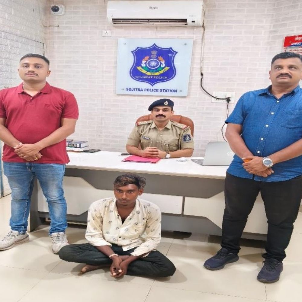 સોજીત્રા પોલીસે એક વર્ષથી ગુમ સગીરાને મુક્ત કરાવી:રાજકોટથી અપહૃત સગીરા મળી, આરોપીની અટકાયત