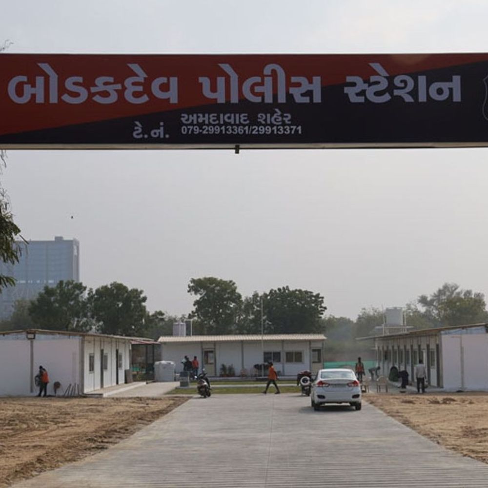 આણંદના રિસોર્ટ બુકિંગના નામે સાયબર ફ્રોડ:કાફે માલિક પાસેથી 29 હજાર પડાવ્યા, બોડકદેવ પોલીસમાં ફરિયાદ