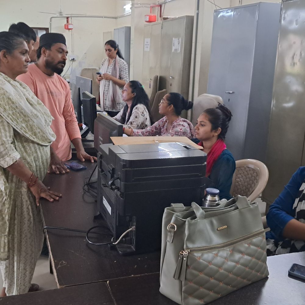 શેરી ફેરીયાઓને લોન માટે ધરમનાં ધક્કા:રાજકોટ મનપામાં કાર્યરત રાજ્ય સરકારનું પોર્ટલ બે દિવસથી બંધ, નવી લોનની અરજી કરનારા સામાન્ય ધંધાર્થીઓને હાલાકી