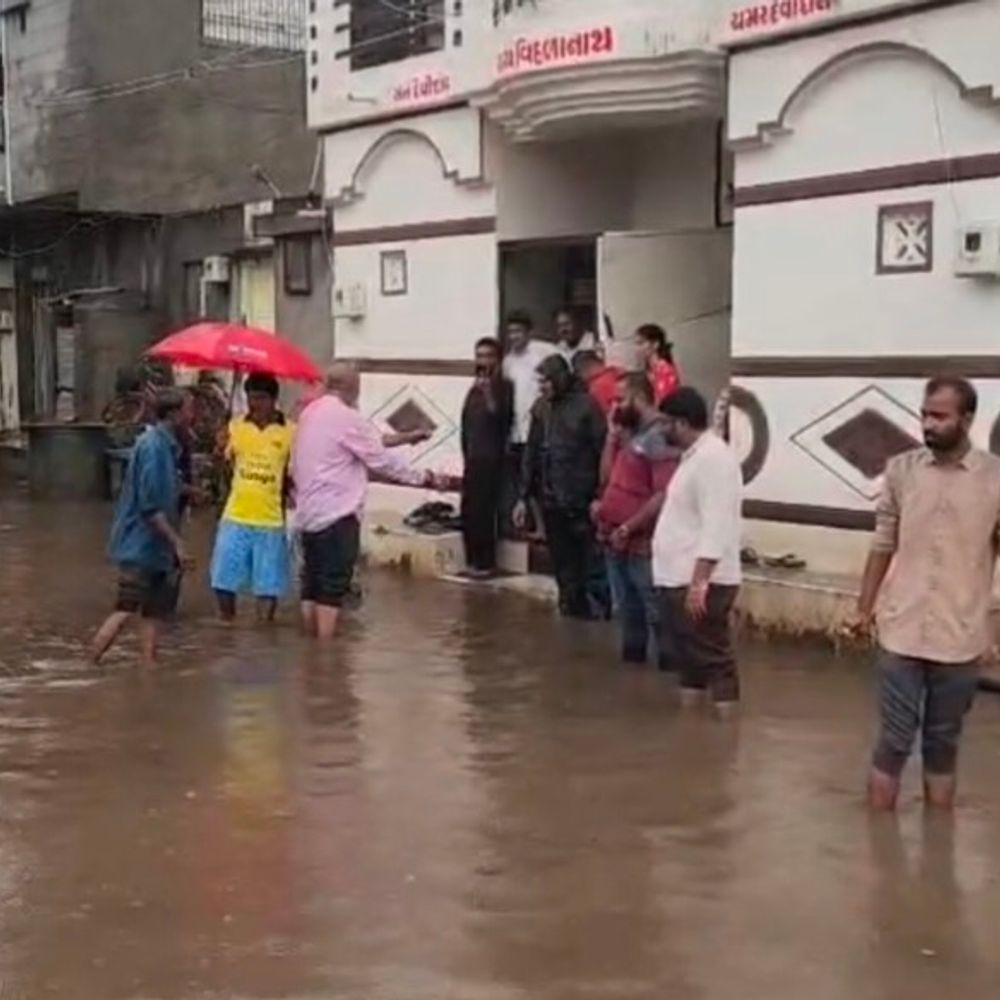 બોટાદમાં વરસાદથી નીચાણવાળા વિસ્તારોમાં પાણી ભરાયા:રહીશો પરેશાન, નગરપાલિકાની નિષ્ક્રિયતા સામે રોષ