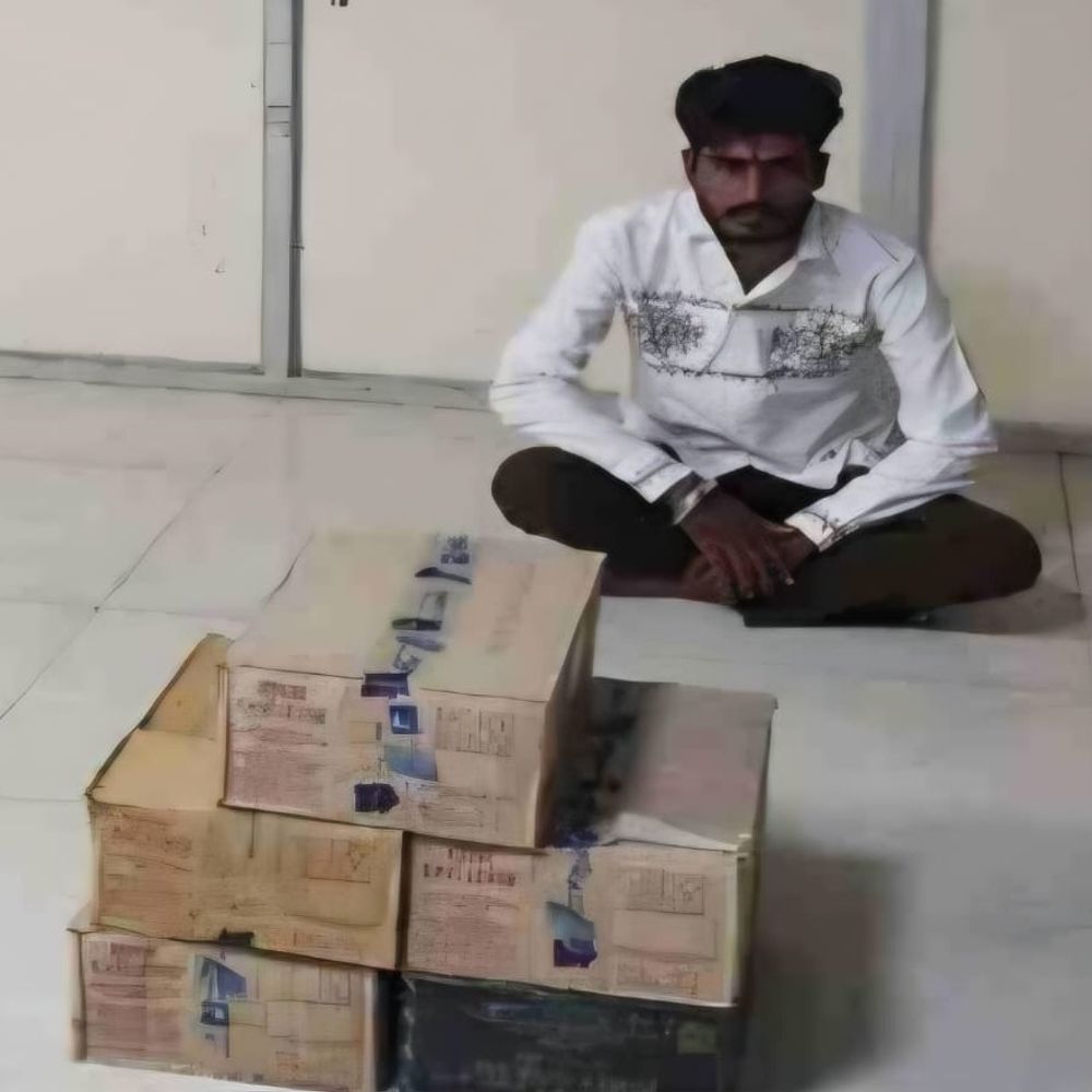જામનગરથી ₹78,900ના દારૂ સાથે શખસ ઝડપાયો:LCBએ 239 બોટલ જપ્ત કરી, સપ્લાયર-મંગાવનારની શોધખોળ શરૂ