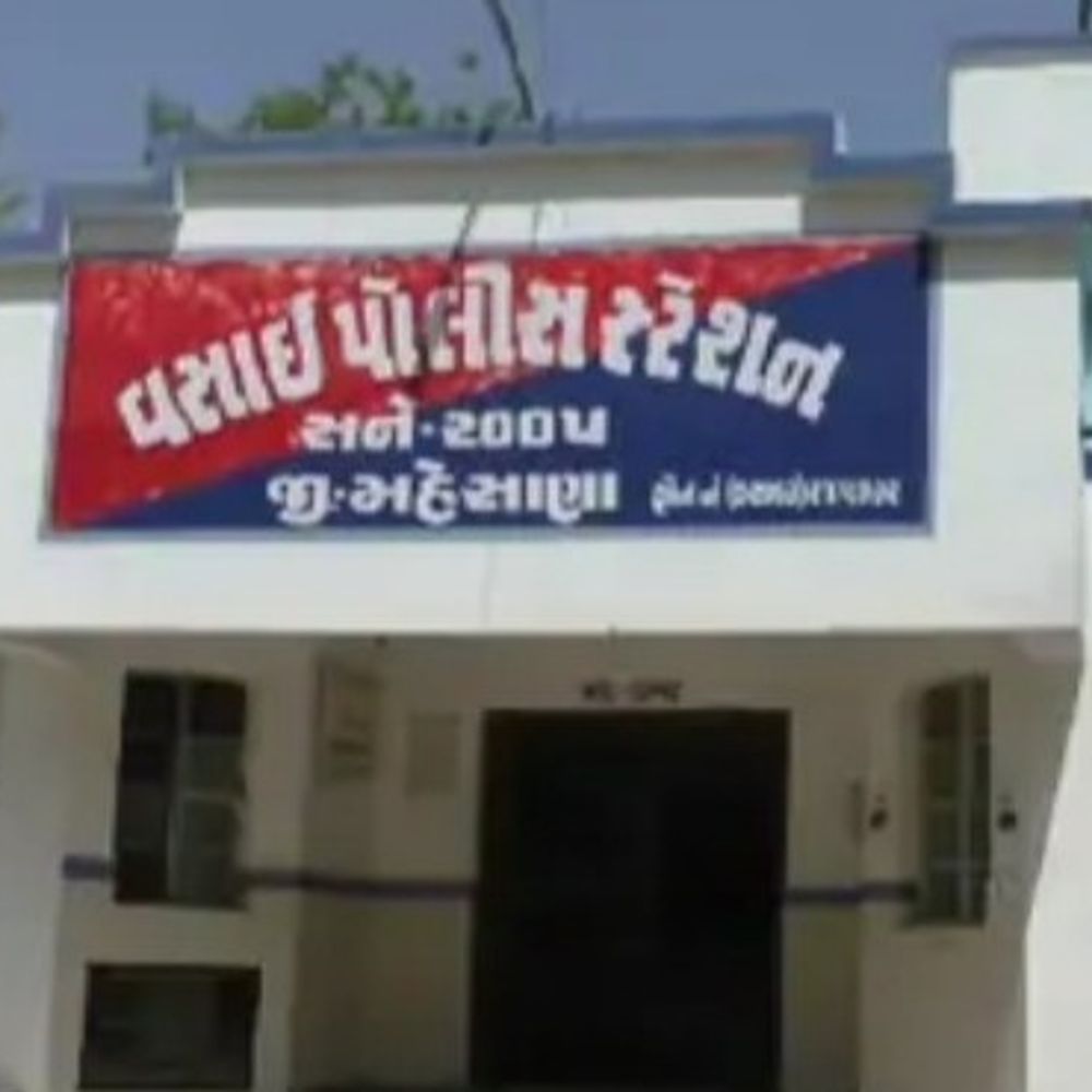 લાછડી બસ સ્ટેન્ડ નજીક હિટ એન્ડ રનની ઘટના:ડાભલા-વિસનગર રોડ પર કારની ટક્કરે ટ્રક કંડક્ટર ગંભીર રીતે ઘવાયા, કારચાલક ફરાર