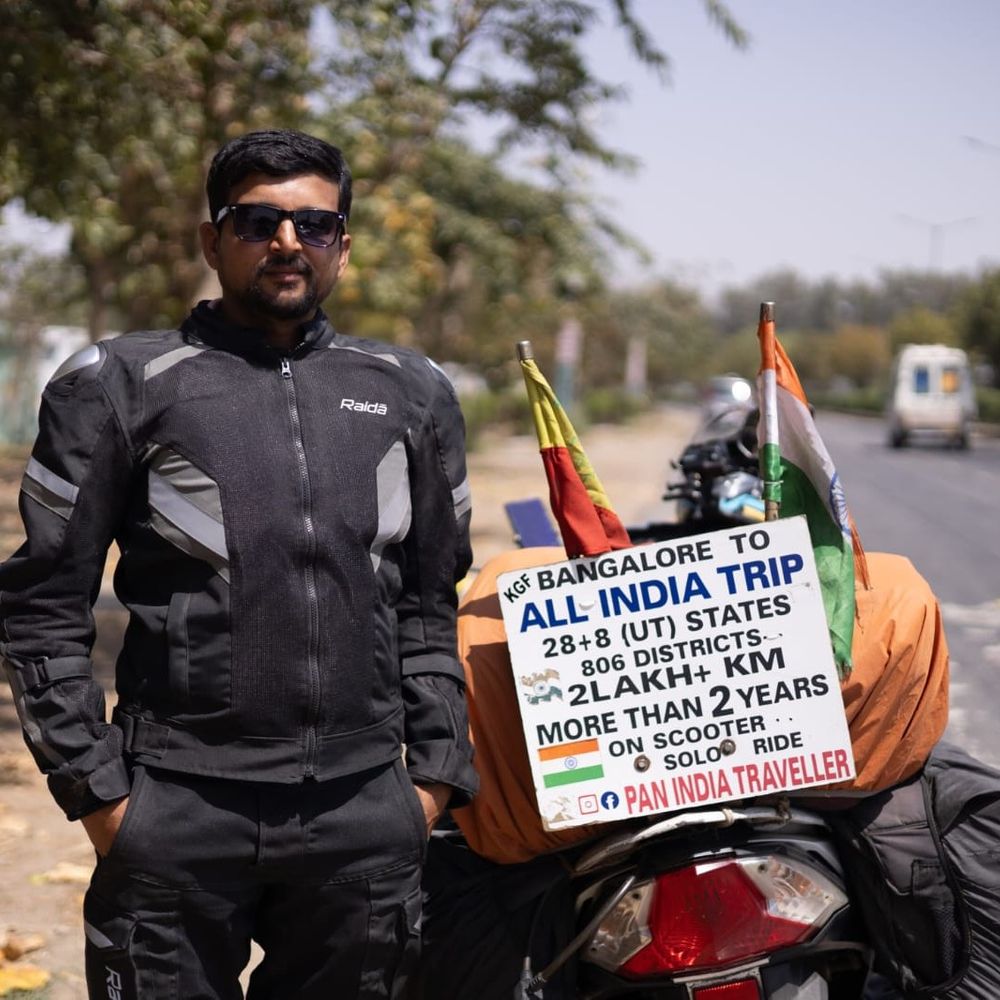 બેંગલુરુના દિવાકર રેડ્ડી મોપેડ પર ભરૂચ પહોંચ્યા:998 દિવસમાં 1.24 લાખ કિલોમીટરથી વધુનું અંતર કાપ્યું, 'ઓલ ઈન્ડિયા ટ્રિપ' હેઠળ રોડ સેફ્ટી જનજાગૃતિ