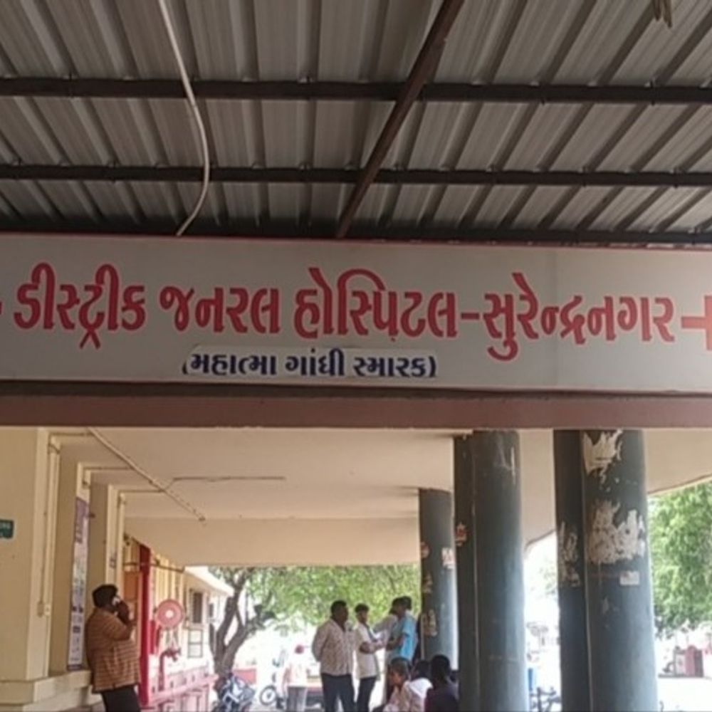 સુરેન્દ્રનગરમાં શાક માર્કેટ પાસે વીજ કરંટ લાગતાં યુવાનનું મોત:ગાંધી હોસ્પિટલમાં રખાયો મૃતદેહ, વાલી-વારસોની શોધખોળ શરૂ