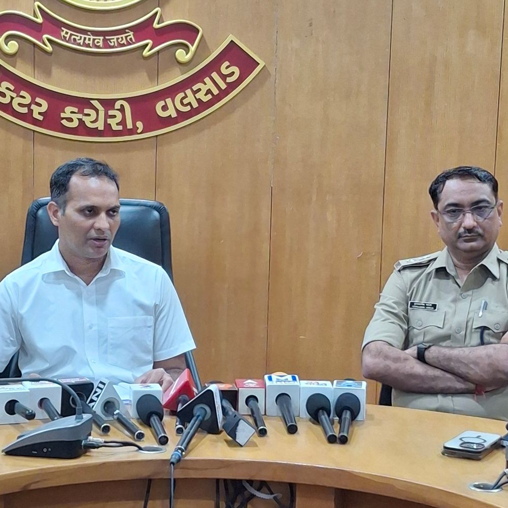 વલસાડમાં પૂર બાદ જનજીવન સામાન્ય:કલેક્ટરે કહ્યું-વીજળી, રસ્તા અને સંદેશા વ્યવહાર પુનઃસ્થાપિત કરવા યુદ્ધના ધોરણે કામગીરી, સર્વે બાદ અસરગ્રસ્તોને સહાય