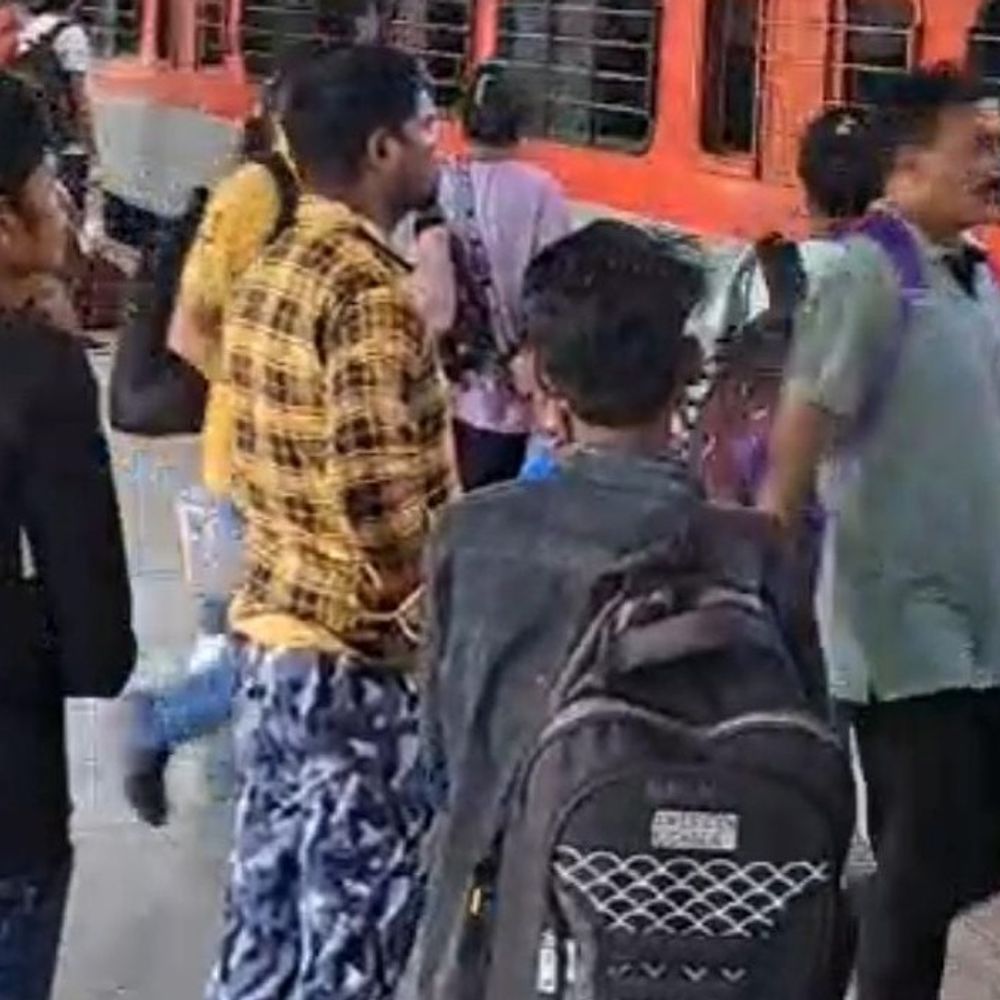 રેલવે મુસાફરો માટે મહત્વનાં સમાચાર:અમદાવાદ-વિરમગામ રેલખંડ ઉપર પાણી ભરાઇ જતા રાજકોટ ડિવિઝનની 4 ટ્રેનો રદ અને 4 ટ્રેનોના સમયમાં મોટો ફેરફાર કરાયો