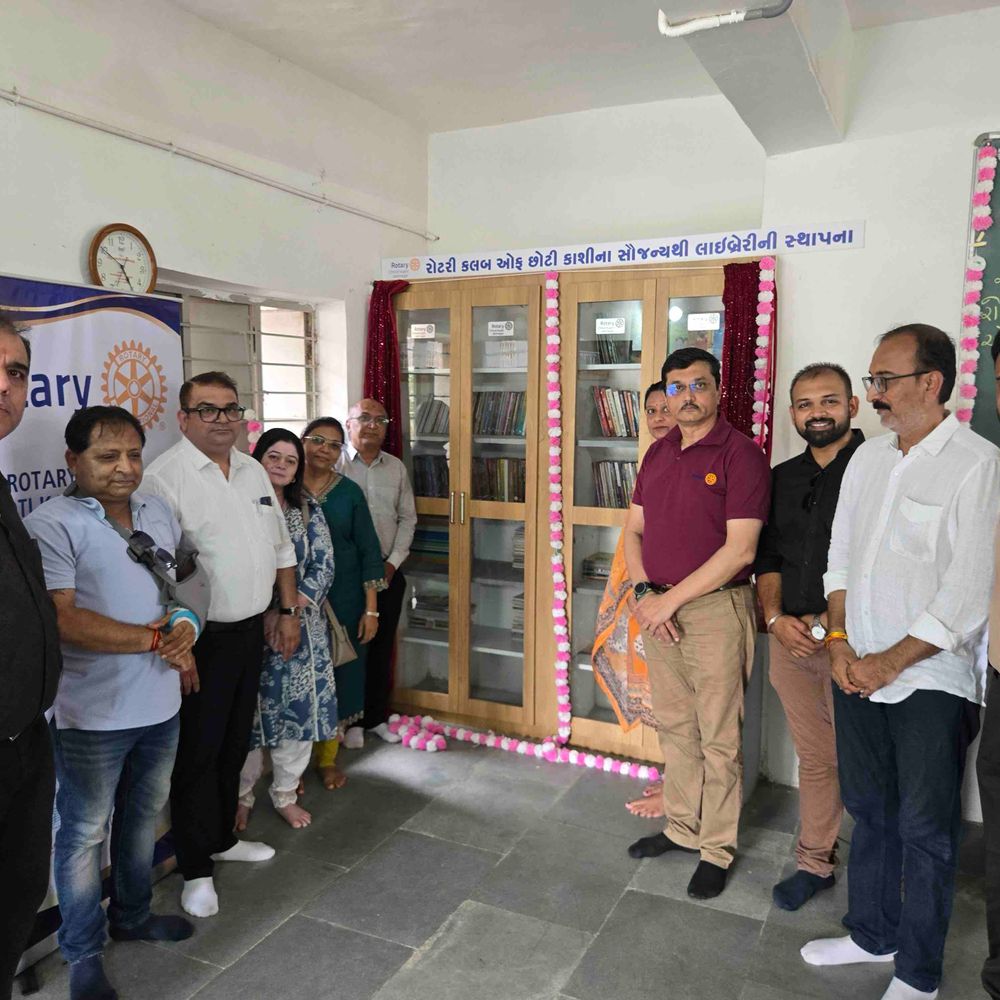 રોટરી ક્લબ 'છોટી કાશી' દ્વારા નાઘેડી શાળામાં લાઇબ્રેરીનું લોકાર્પણ:500થી વધુ પુસ્તકો સાથે વિદ્યાર્થીઓને વાંચન માટે પ્રોત્સાહન
