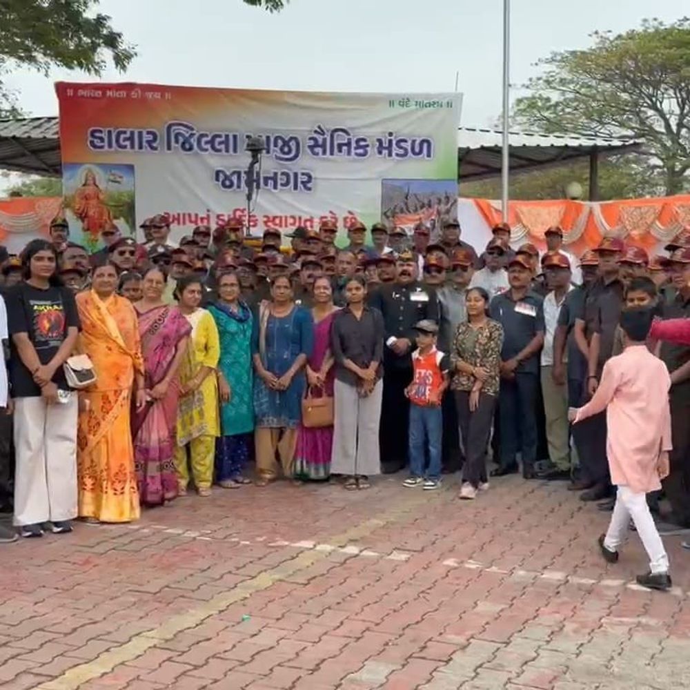 જામનગરમાં કારગિલ વિજય દિવસ પર શહીદોને શ્રદ્ધાંજલિ:માજી સૈનિક મંડળ અને શહીદ પરિવારોએ પુષ્પાંજલિ અર્પણ કરી
