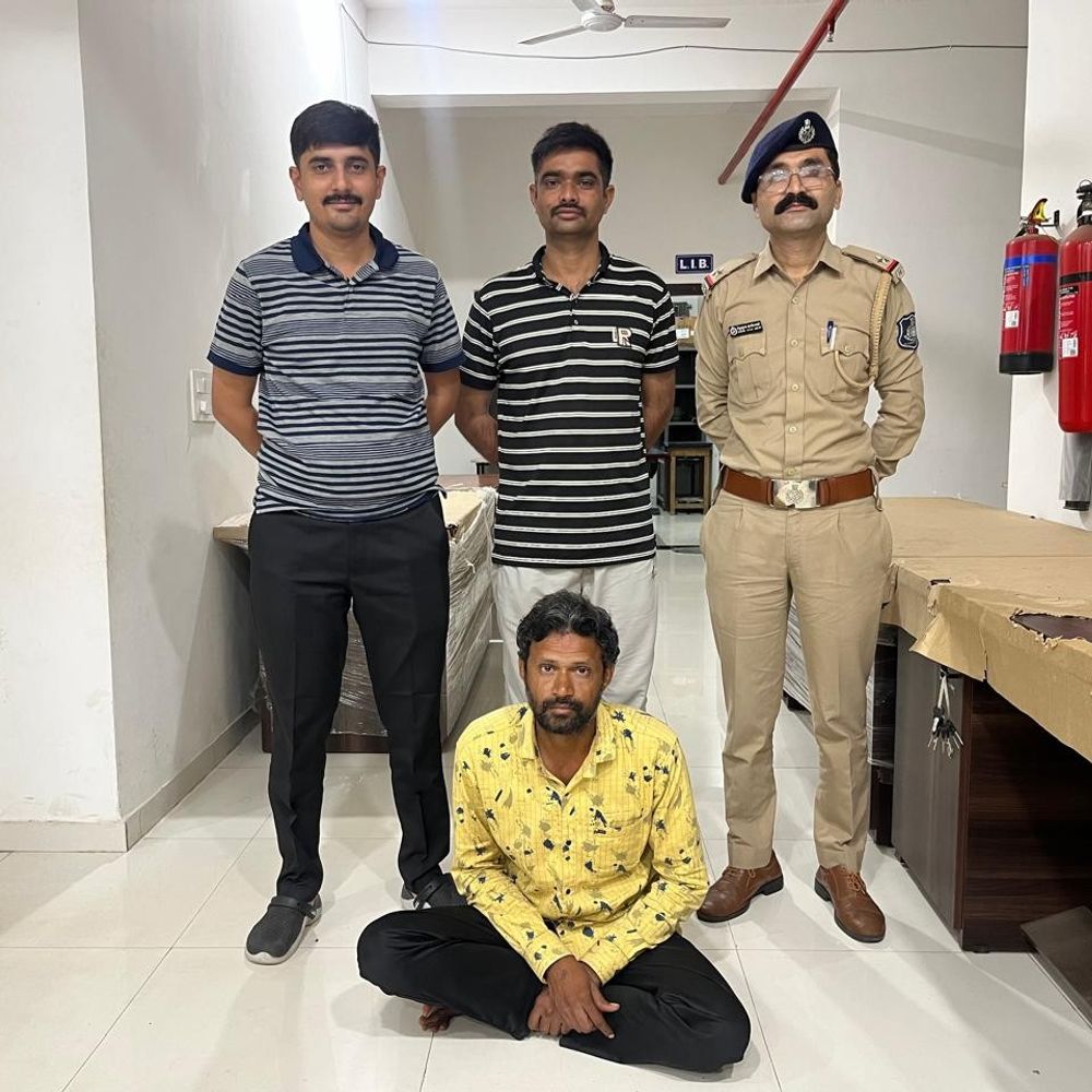 સોનગઢ પોલીસે સાયબર ગુનાનો આરોપી ઝડપ્યો:ફેસબુક પર મહિલાને બદનામ કરનાર અમરેલીથી પકડાયો
