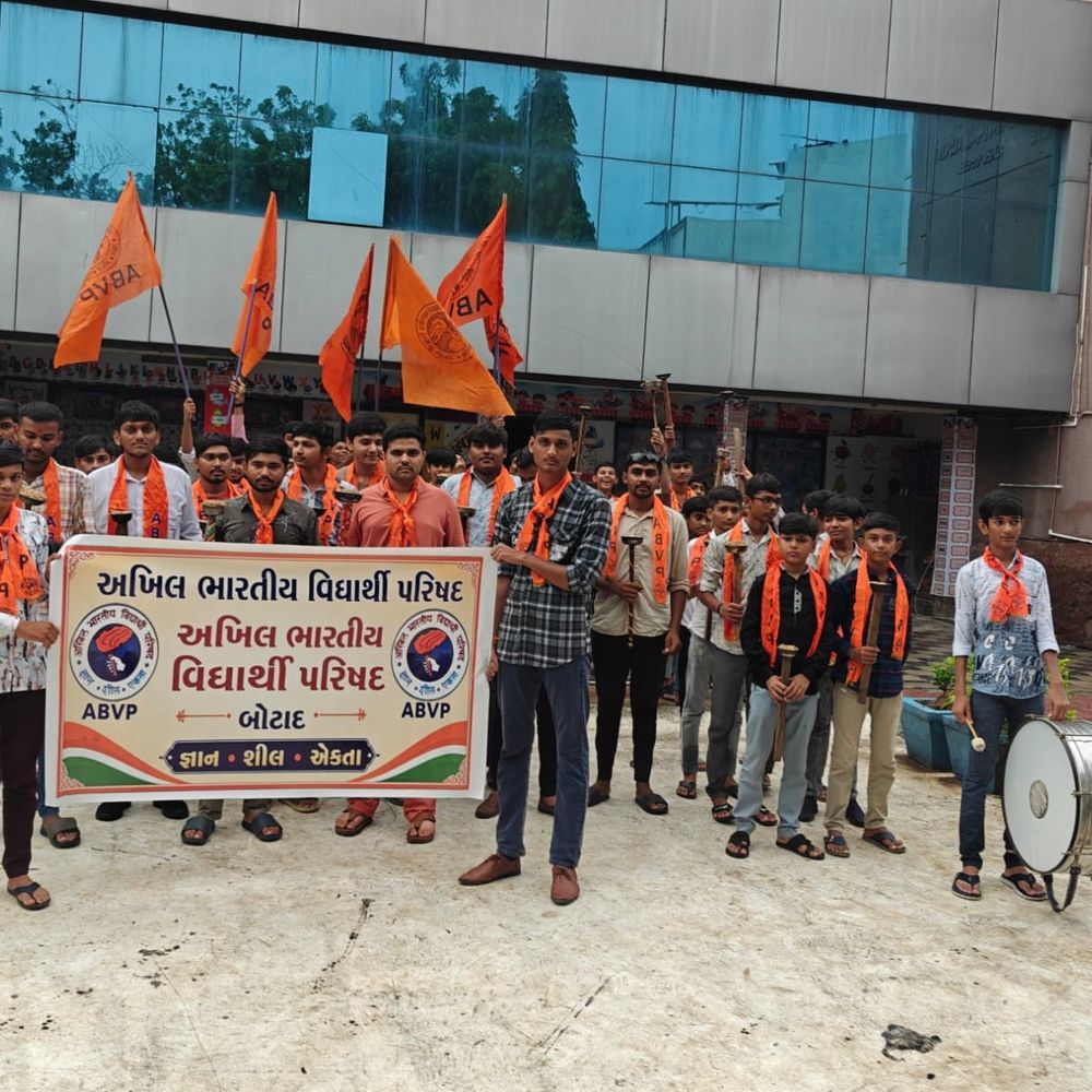 બોટાદમાં કારગીલ વિજય દિવસની ઉજવણી:ABVP દ્વારા મશાલ યાત્રા યોજાઈ, શહીદોને શ્રદ્ધાંજલિ