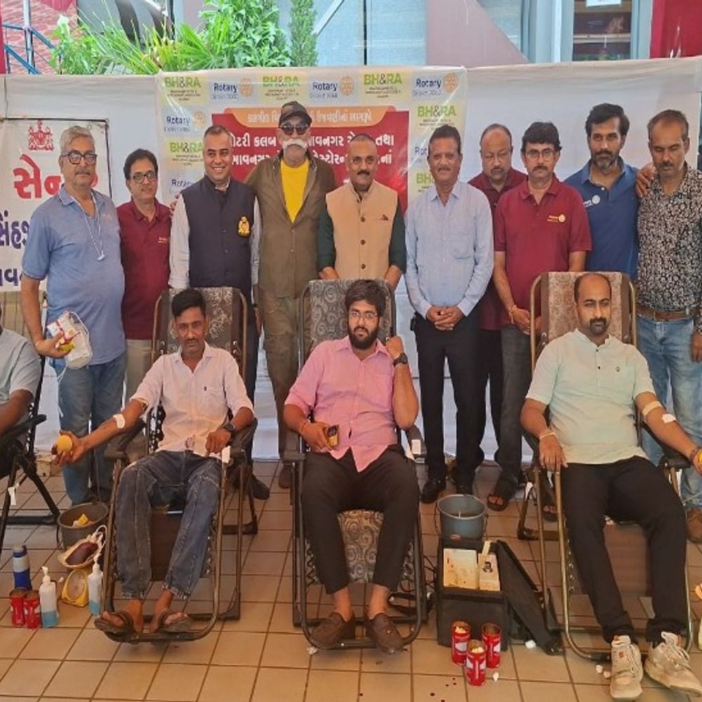 કારગિલ વિજય દિવસ:હોટલ એન્ડ રેસ્ટોરન્ટ એસોસિએશન તથા રોટરી કલબ દ્વારા મેગા રક્તદાન કેમ્પ યોજાયો