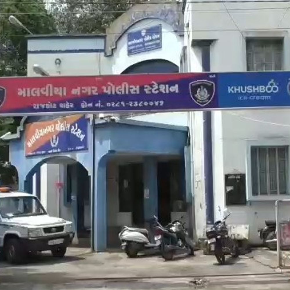 ગેરકાયદે બાંધકામની ફરિયાદ કરતા મહિલાને ધમકી:અંબાજી કડવા પ્લોટમાં 7 ફૂટ વધારાના બાંધકામની મનપાની નોટિસ મળતા પડોશીએ કહ્યું - "તને જાનથી મારી નાખવી છે"