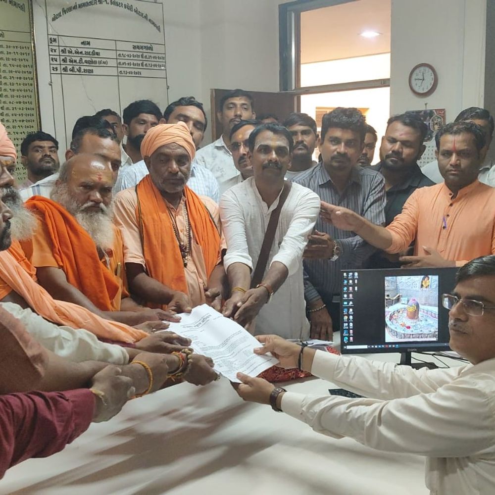 ગાયને રાષ્ટ્રમાતા જાહેર કરવાની માંગ ઉગ્ર બની:બોટાદમાં કલેક્ટરને આવેદનપત્ર; રાષ્ટ્રપતિ, PM અને CMને રજૂઆત