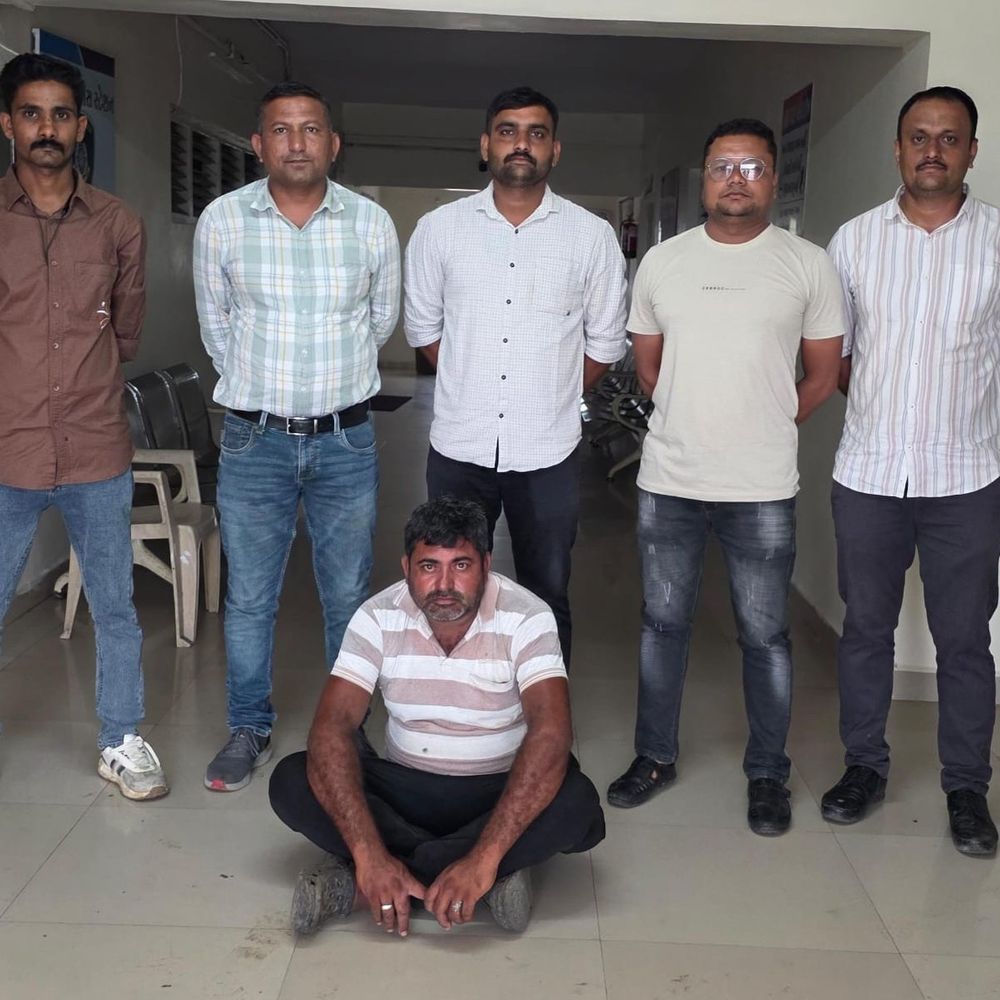 ચાર મહિનાથી ફરાર પ્રોહિબિશન આરોપી ઝડપાયો:પ્રભાસ પાટણ પોલીસે બાતમીના આધારે સુત્રાપાડા ફાટક પાસેથી દબોચ્યો