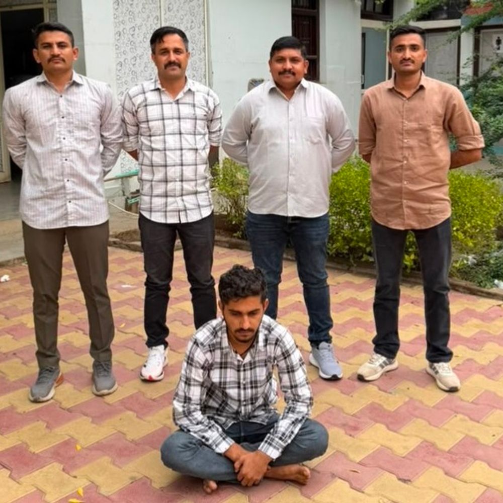 પ્રોહિબિશન કેસનો ફરાર આરોપી ઝડપાયો:પશ્ચિમ કચ્છ LCBએ રવિરાજસિંહ સોઢાને પકડ્યો