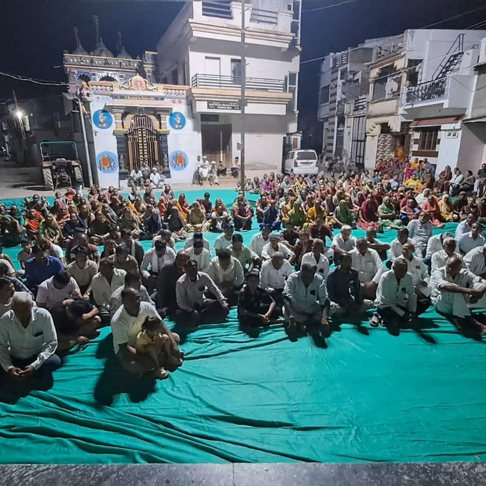 ઢોરના ત્રાસથી મુકત અડીયા બન્યું આદર્શ મોડેલ‎:'ખેડૂત મંડળ બનાવી ઘર દીઠ 500 અને બોર દીઠ રૂ. 1,000ના ફાળાથી 8 લાખનું ભંડોળ