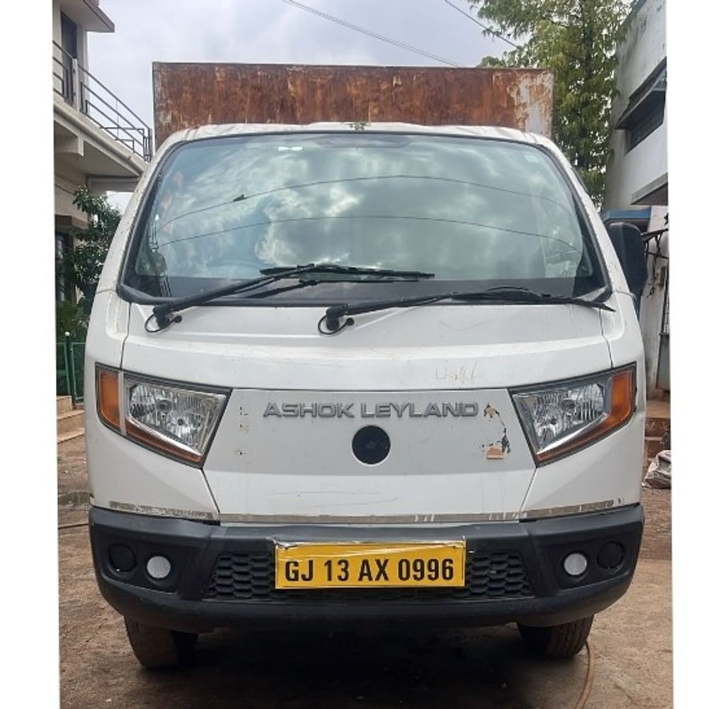 2 વર્ષથી ગુમ 10 લાખનો ટેમ્પો રાજસ્થાનથી મળ્યો:સુરેન્દ્રનગર પોલીસે વિધવા મહિલાને પરત સોંપ્યો