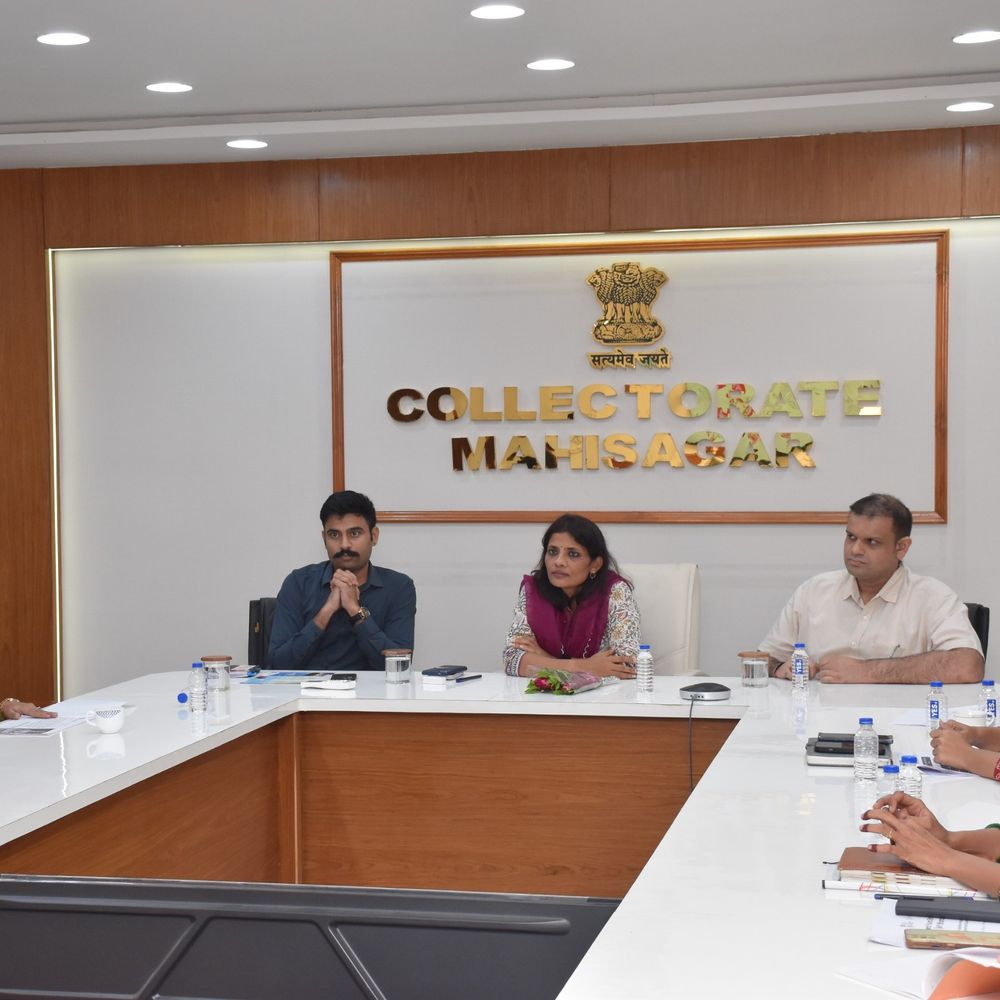 'માય ભારત' પોર્ટલ પર યુવાનોને જોડાવા કલેક્ટરનો અનુરોધ:યુવાનોમાં વ્યક્તિત્વ અને નેતૃત્વના ગુણો વિકસાવવા જિલ્લા સમિતિની બેઠક