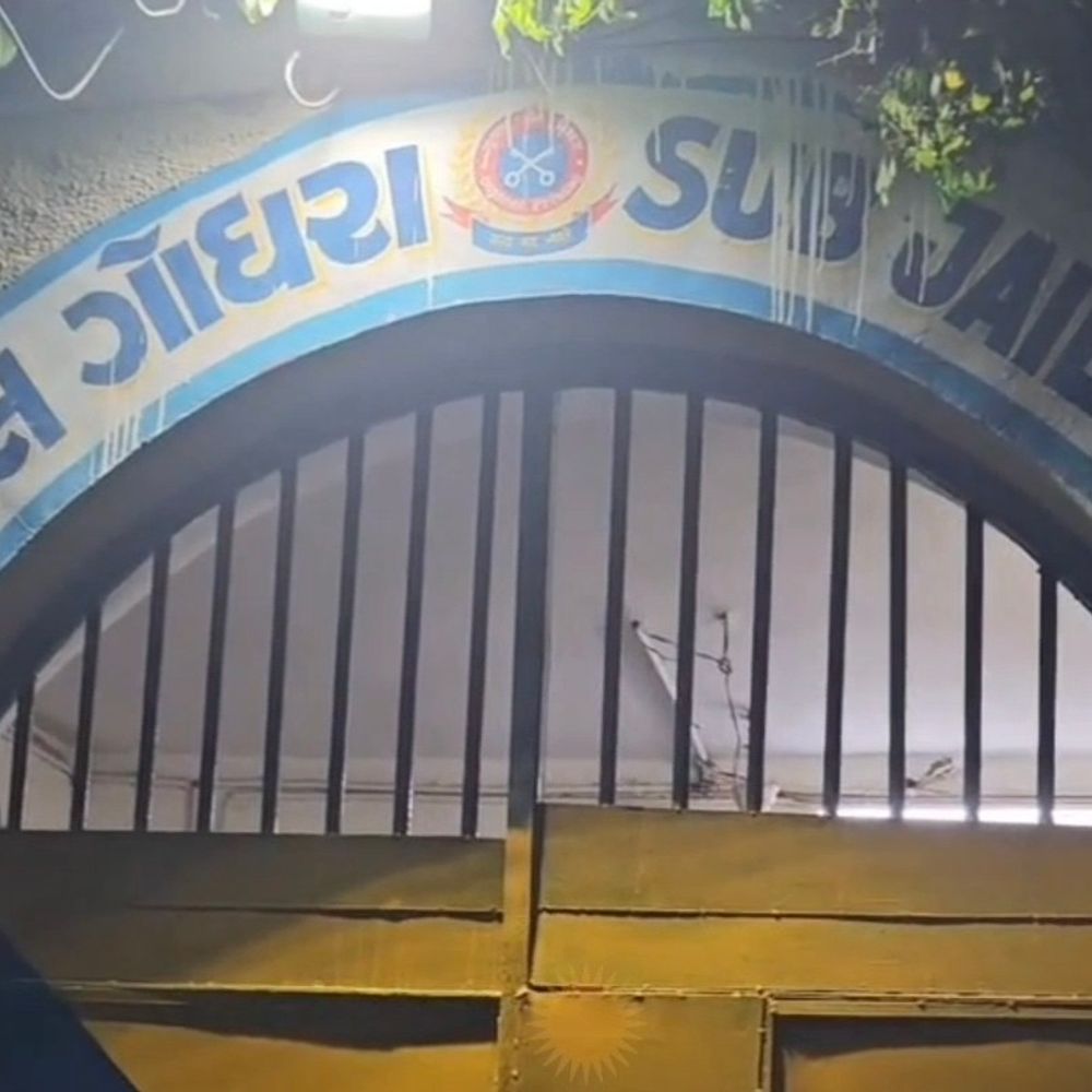 માતાને જામીન મળ્યા, 4 વર્ષના પુત્ર સાથે જેલમુક્ત:પતિની હત્યાના આરોપસર મહિલાએ 5 મહિના ગોધરા જેલમાં વિતાવ્યા