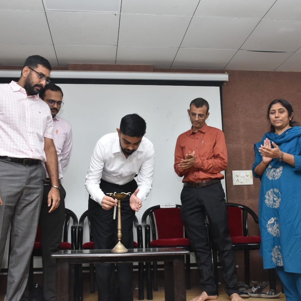 મોરબીમાં UPSC-GPSC માર્ગદર્શન સેમિનાર યોજાયો:કલેક્ટર અને DDOએ યુવાનોને સફળતા માટે પ્રોત્સાહિત કર્યા