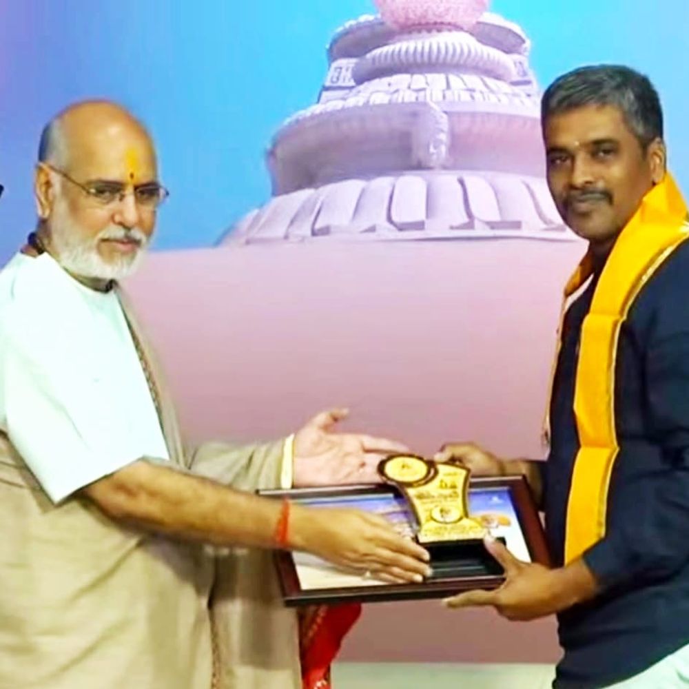 હાપા પ્રા.શાળાના આચાર્યને રાજ્યસ્તરીય ગુરુ ગૌરવ એવોર્ડ:તેમના માર્ગદર્શનથી 30થી વધુ યુવા-યુવતીઓ સરકારી સેવાઓમાં જોડાયા