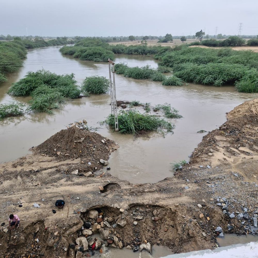 રાધનપુર પાસે બનાસના વહેણથી 6 ગામોમાં પીવાના પાણીની મુખ્ય પાઇપલાઇન તૂટી