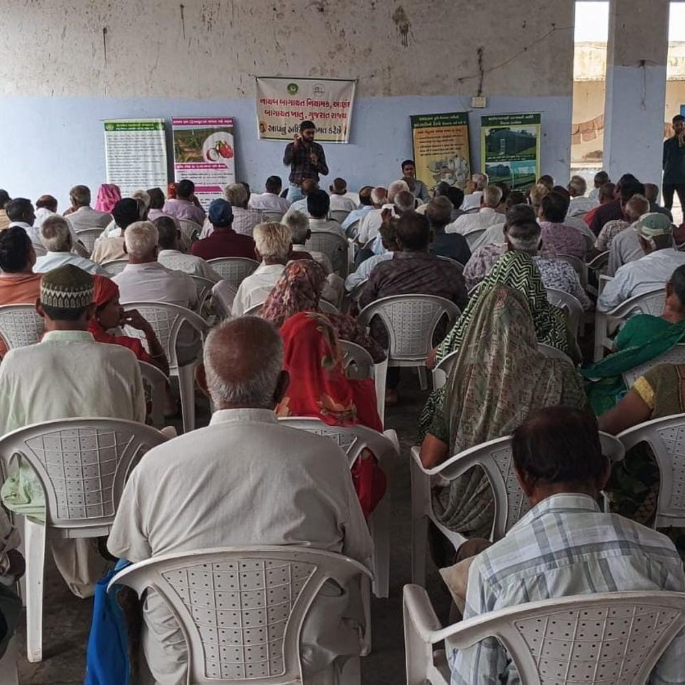 તારાપુર APMCમાં ખેડૂત તાલીમ શિબિર યોજાઈ:બાગાયત યોજનાઓ અને પ્રાકૃતિક ખેતીનું માર્ગદર્શન અપાયું