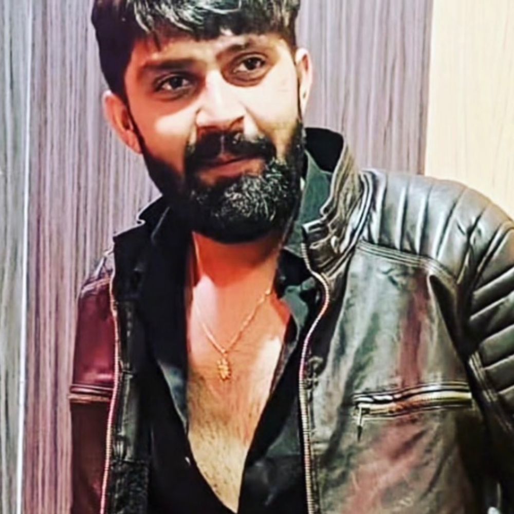 ખખ્ખર પરિવાના ત્રણ સભ્યોનો સામુહિક આપઘાત કેસ:આર્થિક ભીંસથી કંટાળી PWDના નિવૃત કર્મચારીએ પત્ની અને પુત્ર સાથે ઝેરી દવા પી જીવન ટૂંકાવ્યું, વ્યાજખોરોના ત્રાસ અંગે પણ તપાસ શરૂ