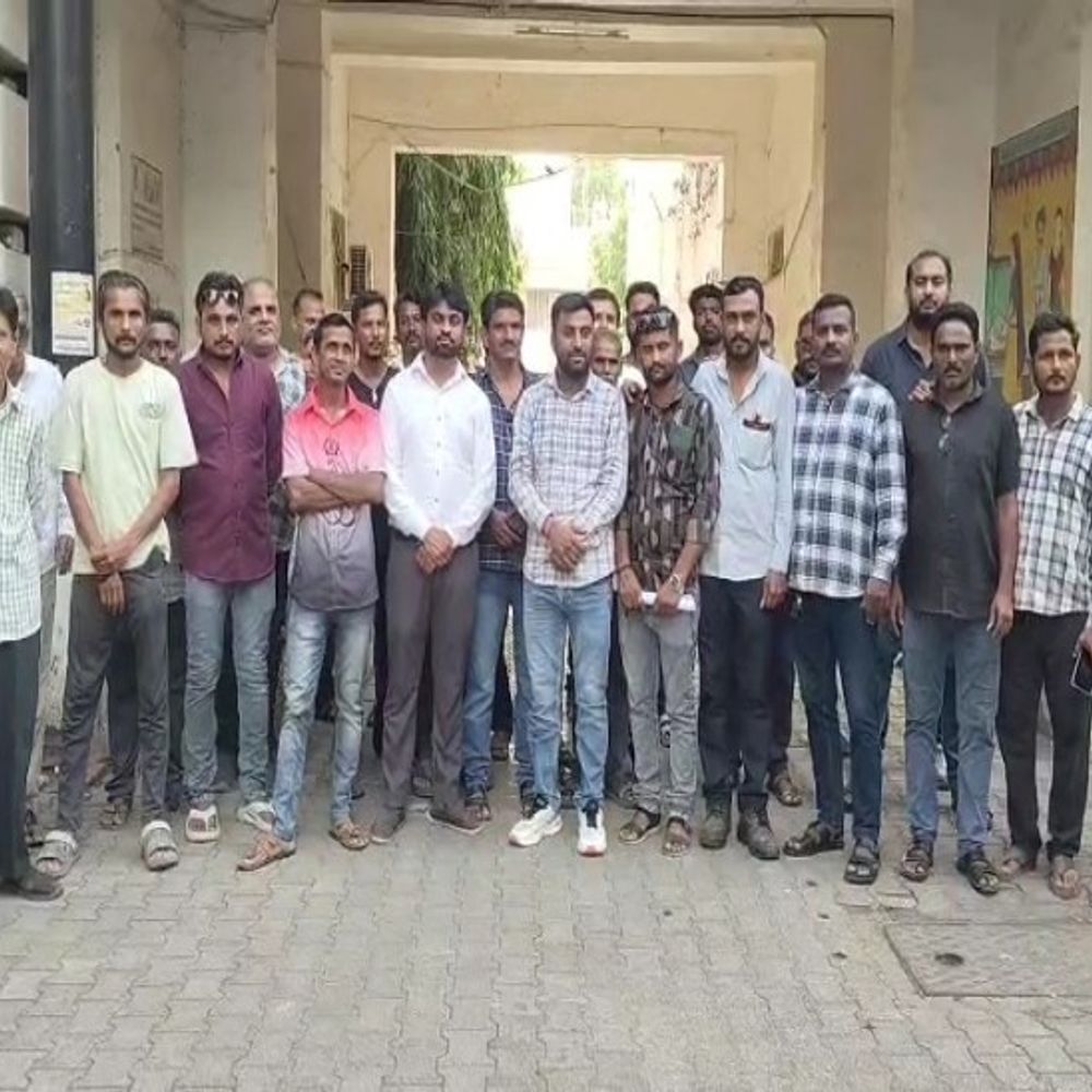 અશાંતધારાના નિયમોને નેવે મૂકીને મિલકતોના વ્યવહારો થઈ રહ્યા:બોરડીગેટ વિસ્તારમાં અશાંતધારાના ભંગ સામે રોષ, કલેક્ટરને આવેદનપત્ર પાઠવવામાં આવ્યું