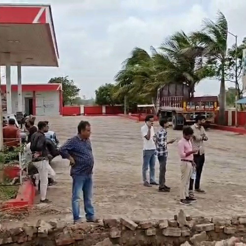 કુરંગાથી ઝાંખર પાટીયા હાઇવે પર 35 ગેરકાયદે દબાણો હટાવ્યા, ઝુંબેશ યથાવત