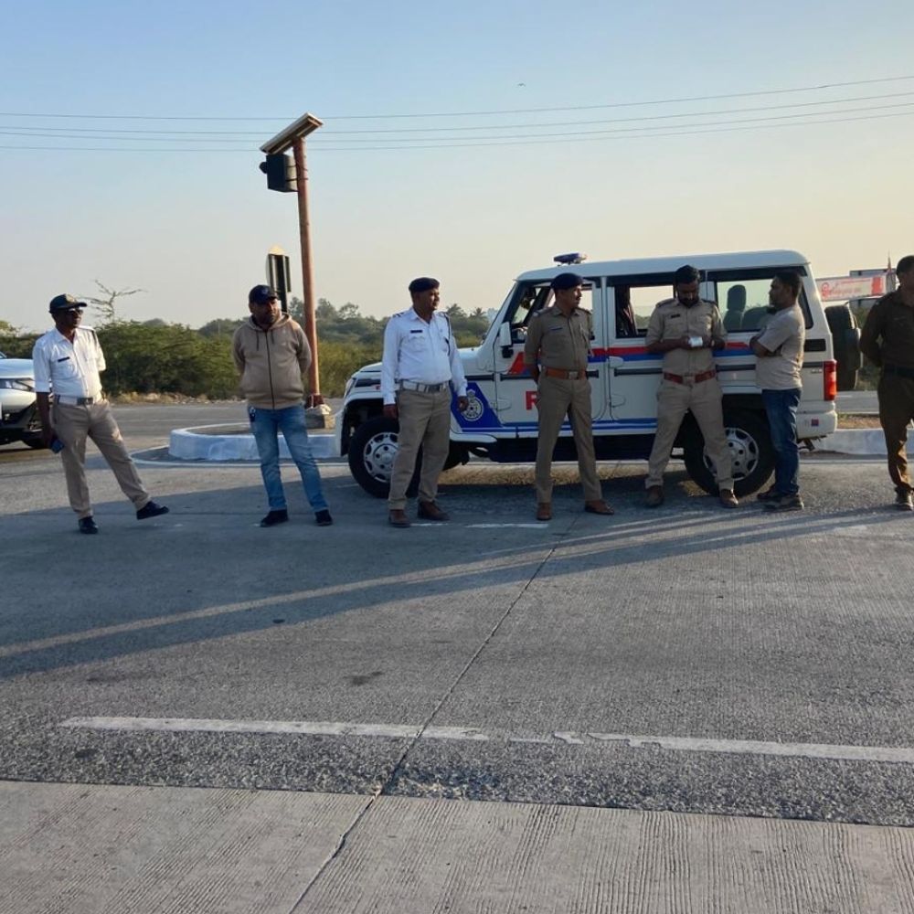 ટ્રાફિક પોલીસની સઘન કાર્યવાહી: ગત માસમાં ૧૩૪ હેલ્મેટ વગરના વાહન ચાલકો દંડાયા