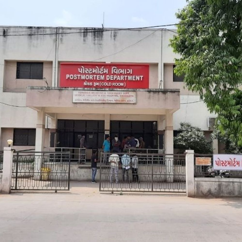 દશરથ બ્રિજ નીચે અજાણ્યા વાહને બાઇકને ટક્કર મારી:એકતાનગરના 46 વર્ષીય આધેડ બાઇક સાથે રસ્તા પર દૂર સુધી ફંગોળાયા, ઘટનાસ્થળે જ મોત