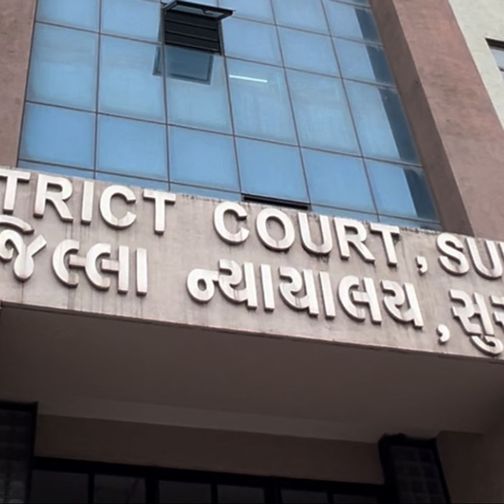 4 કરોડનો ચેક બાઉન્સ કેસ:સુરત કોર્ટે આરોપીને 1 વર્ષની કેદ અને 6% વ્યાજ સાથે રકમ ચૂકવવાનો હુકમ કર્યો