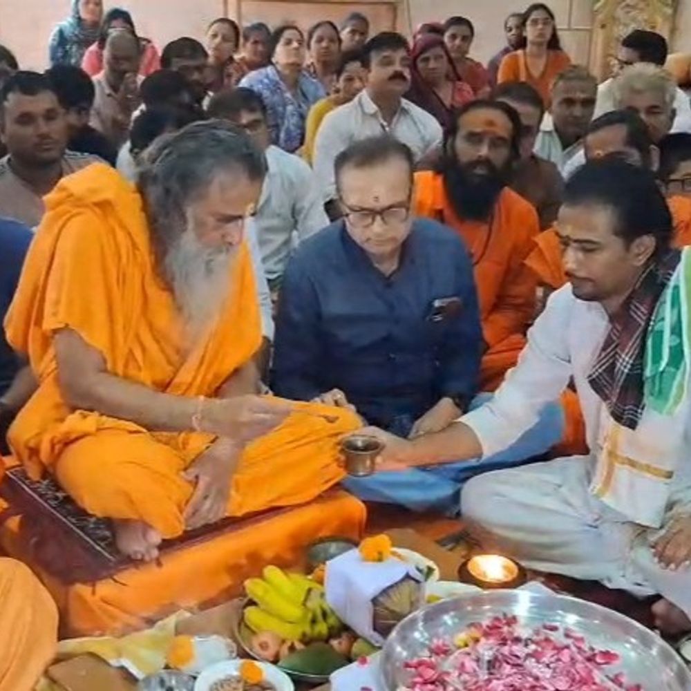 ભવનાથ ખાતે ગુરુપૂર્ણિમાની ભવ્ય ઉજવણી.:ગિરનારની ગોદમાં ગુરુપૂર્ણિમા મહોત્સવ: ભવનાથના ભારતી આશ્રમમાં સમાધિ પૂજન, મહાપ્રસાદ અને સંતવાણી સાથે હરિહરાનંદ બાપુએ આપ્યો ગુરુ મહિમાનો સંદેશ.