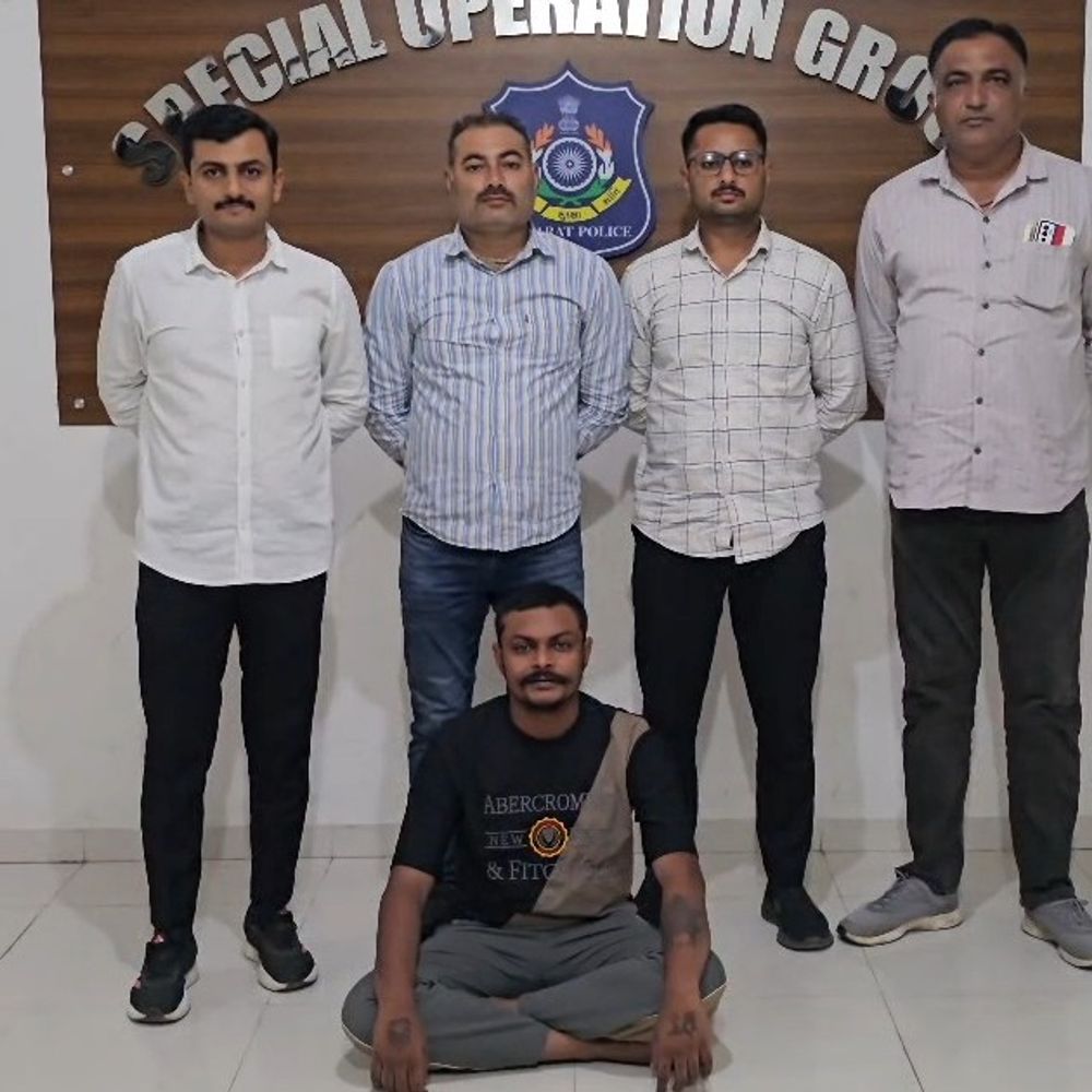 NDPSના ગુનામાં નાસતો ફરતો આરોપી ઝડપાયો:જૂનાગઢ SOGએ આરોપી ભુવાજીને દોલતપરા GIDCમાંથી ઝડપી લેવાયો