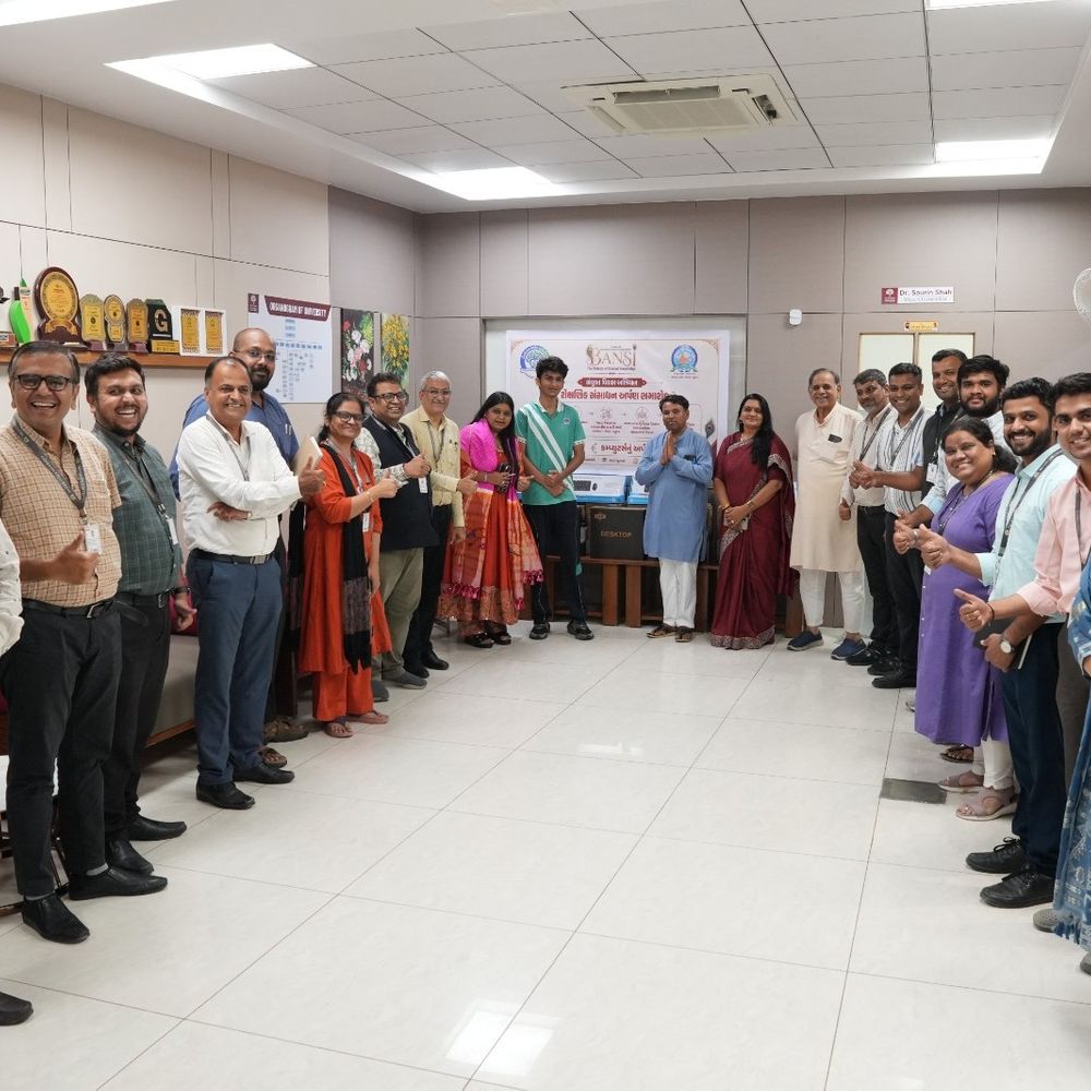 'બંસી' પુસ્તક બદલશે સરહદી ગામોનું ભવિષ્ય:મિથિલેશ ખાંડવાલાના પુસ્તકની સંપૂર્ણ રોયલ્ટી સરહદી વિસ્તારના ડિજિટલ શિક્ષણ માટે વપરાશે