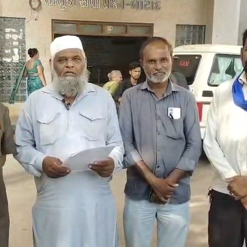 કારીયાણી ગામે રમતગમત મેદાનની માંગ:રાષ્ટ્રીય પછાત એકતા મંચે કલેક્ટર-મામલતદારને કરી રજૂઆત