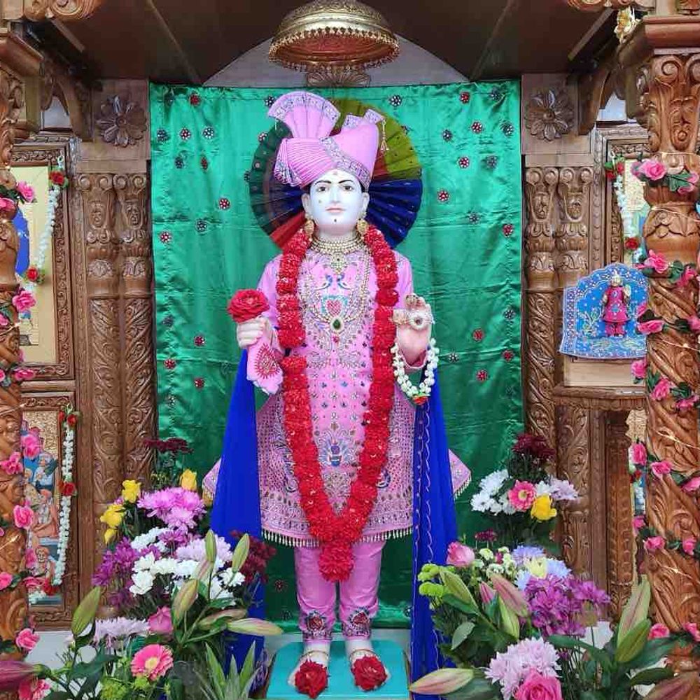 કુમકુમ મંદિરના સંતો 31 જુલાઈથી લંડનમાં સત્સંગનો લાભ આપશે:2 ઓગસ્ટે લંડન કુમકુમ મંદિરનો 13મો પાટોત્સવ ઉજવાશે