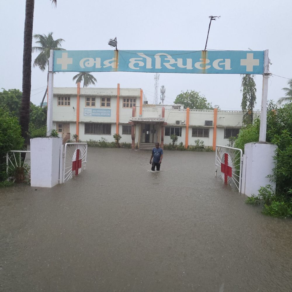 સુરત જિલ્લામાં ભારે વરસાદની આગાહી વચ્ચે તંત્ર સજ્જ:SP રાજેશ ગઢિયાએ વિશેષ વીડિયો સંદેશ દ્વારા નાગરિકોને સાવચેત રહેવા અપીલ કરી